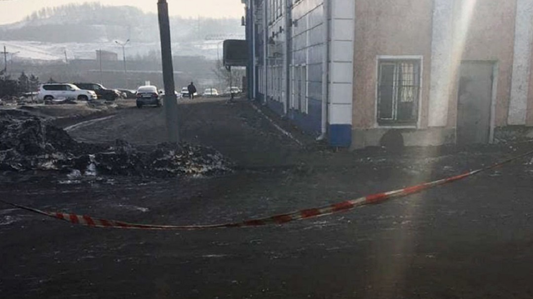 La preocupante razón por la que está cayendo nieve tóxica de color negro en Siberia