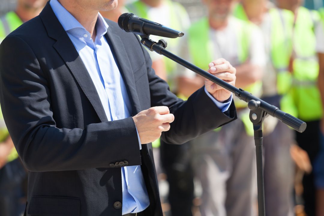 ¿Cuál es el estilo oratorio de los políticos para ganarse al electorado? ¿Cuál es el estilo oratorio de los políticos para ganarse al electorado?