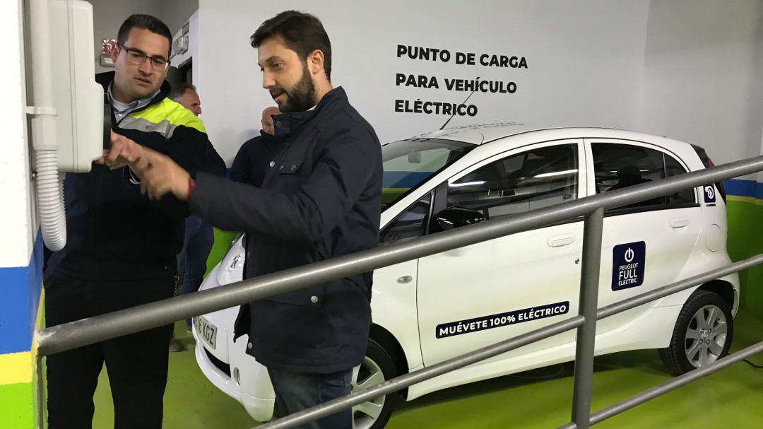 Lorca bonificará la ORA a los coches híbridos y eléctricos