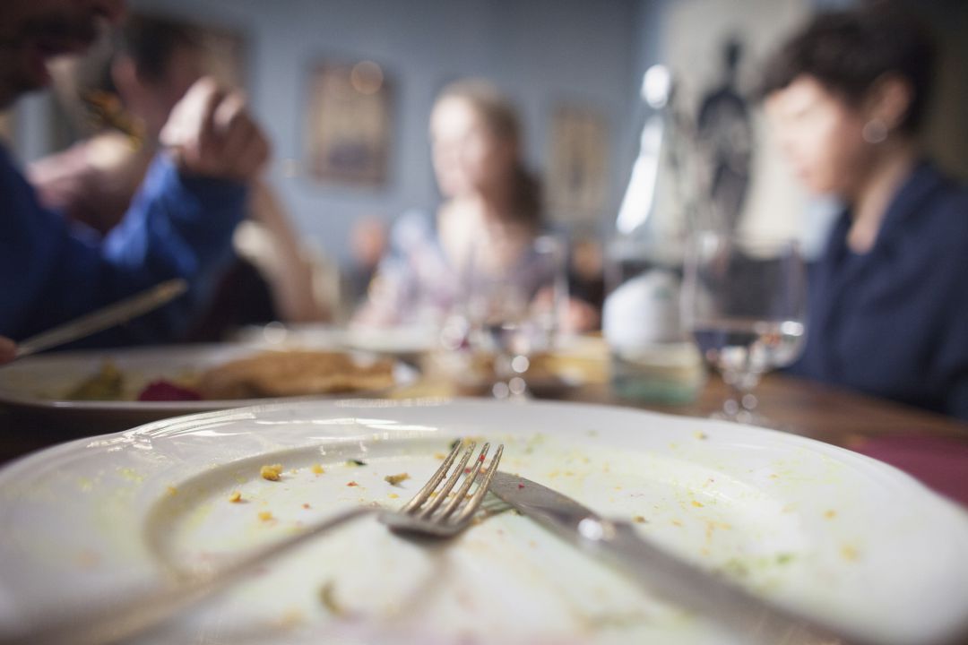 Investigan la muerte de una mujer después de comer en un restaurante Investigan la muerte de una mujer después de comer en un restaurante