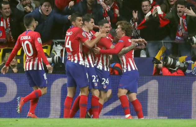 Los jugadores del Atlético celebran el gol de Giménez. Los jugadores del Atlético celebran el gol de Giménez.