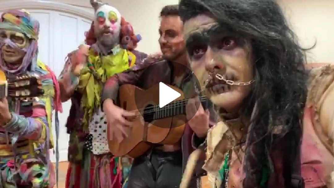 Presentación de Los Carnívales con la 'sala de máquinas'
