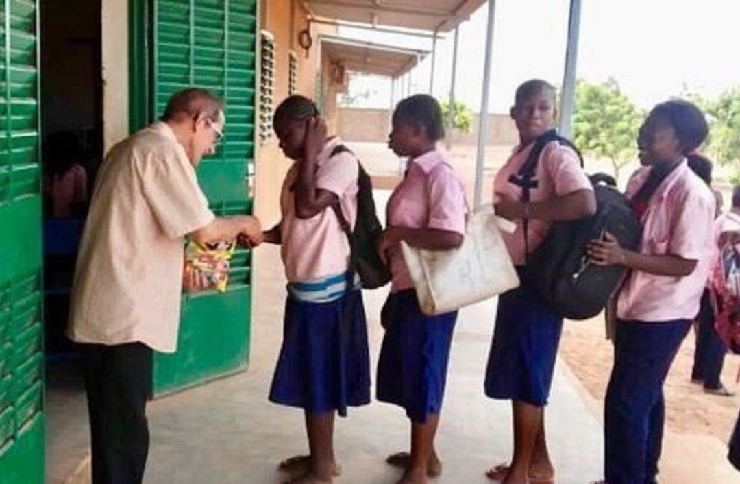 El Padre César Fernández, en Burkina Faso. El Padre César Fernández, en Burkina Faso.