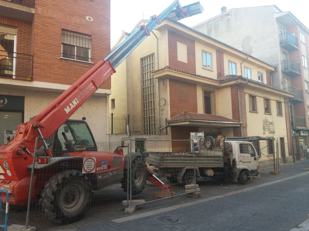 Obras en el tejado de la escuela de música de Cuéllar Obras en el tejado de la escuela de música de Cuéllar