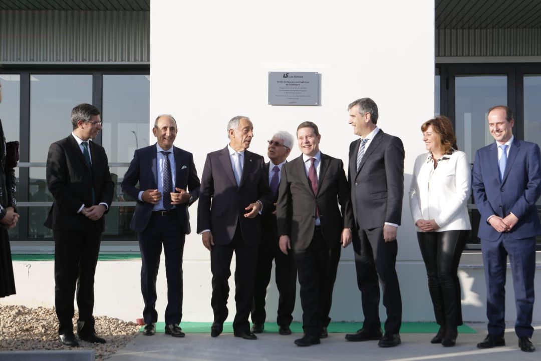 El presidente de Portugal, Marcelo Rebelo de Sousa, inaugura el centro logístico junto al presidente de Luis Simóes y las autoridades locales. El presidente de Portugal, Marcelo Rebelo de Sousa, inaugura el centro logístico junto al presidente de Luis Simóes y las autoridades locales.