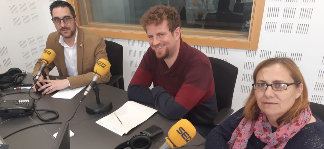 De izquierda a derecha, Juan Diego Ortiz (PSOE), Rául Sánchez (Ganemos Pinto) y Juani Valenciano (Ciudadanos), todos ellos políticos de Pinto, que han participado en nuestra tertulia. De izquierda a derecha, Juan Diego Ortiz (PSOE), Rául Sánchez (Ganemos Pinto) y Juani Valenciano (Ciudadanos), todos ellos políticos de Pinto, que han participado en nuestra tertulia.