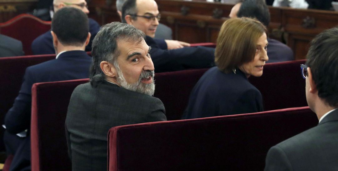 VIla (de espaldas), Cuixart y Forcadell durante el juicio VIla (de espaldas), Cuixart y Forcadell durante el juicio