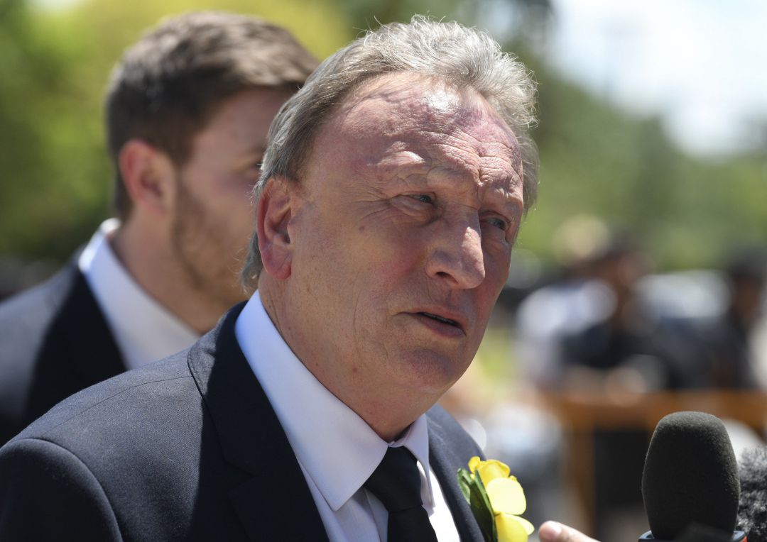 Neil Warnock en el funeral de Emiliano Sala. Neil Warnock en el funeral de Emiliano Sala.