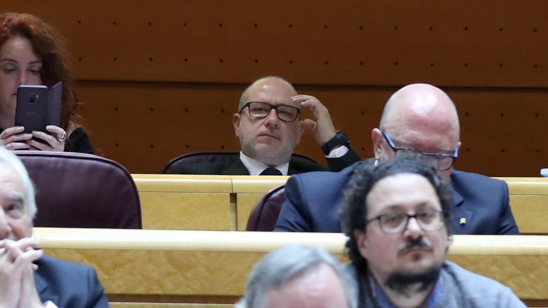 El senador jiennense de Vox se estrena en Madrid con un polémico veto