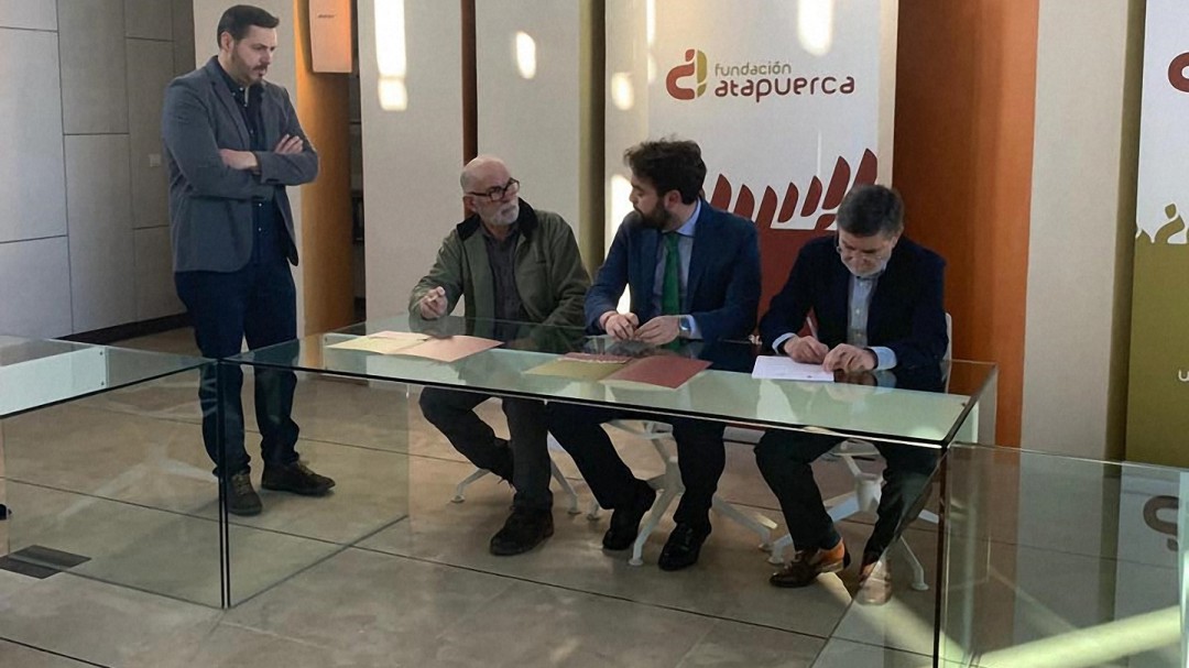 Bedmar y Atapuerca firman un acuerdo para potenciar la Cueva del Portillo