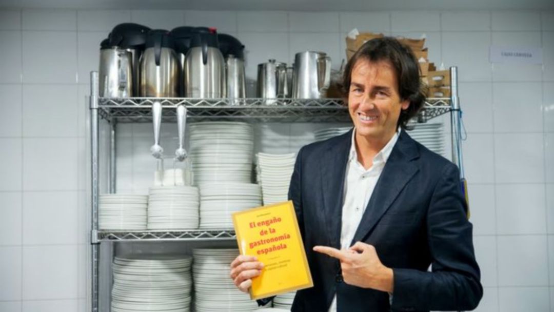 José Berasaluce, con su polémico libro José Berasaluce, con su polémico libro