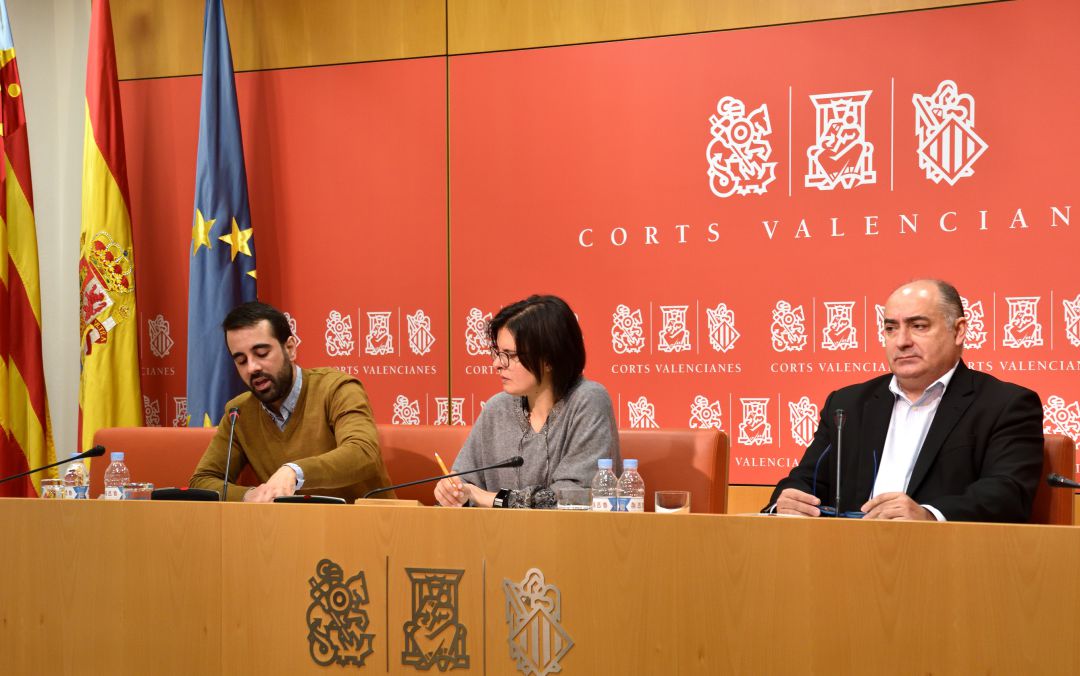 Los diputados José Muñoz, Teresa García y Pepe Almería en su comparecencia sobre Feria Valencia Los diputados José Muñoz, Teresa García y Pepe Almería en su comparecencia sobre Feria Valencia