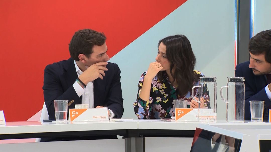 El entorno de Arrimadas da por hecho que mañana anunciará su salto del Parlament al Congreso El entorno de Arrimadas da por hecho que mañana anunciará su salto del Parlament al Congreso
