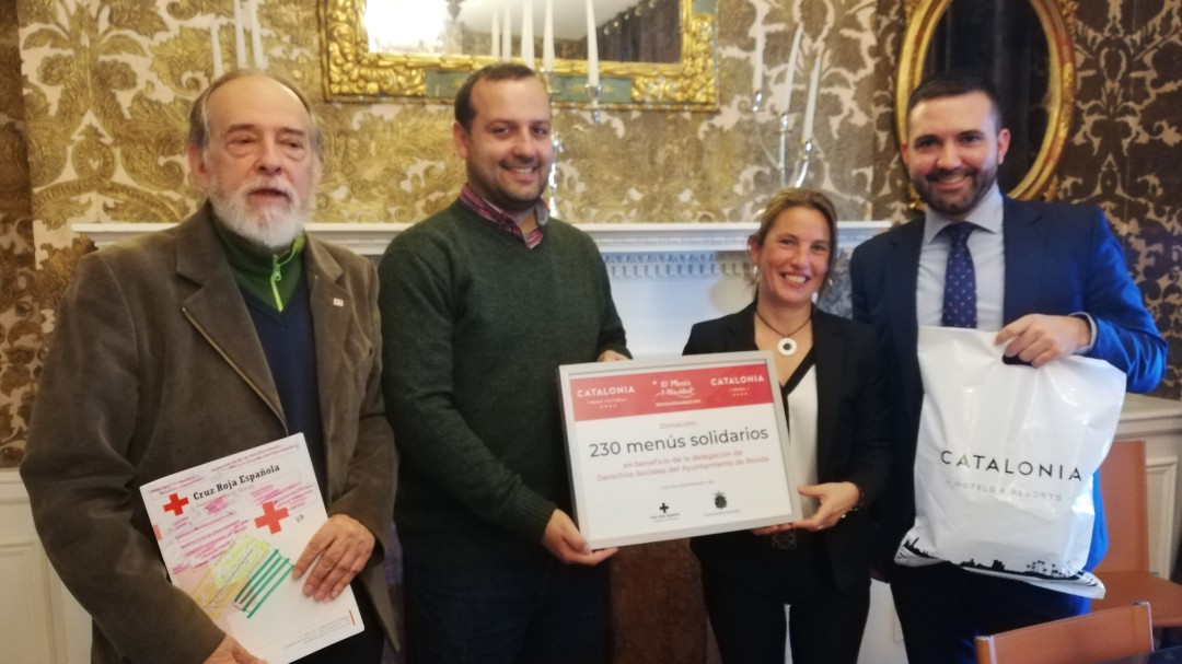 La cadena hotelera Catalonia consigue repartir 230 menús solidarios a familias rondeñas sin recursos