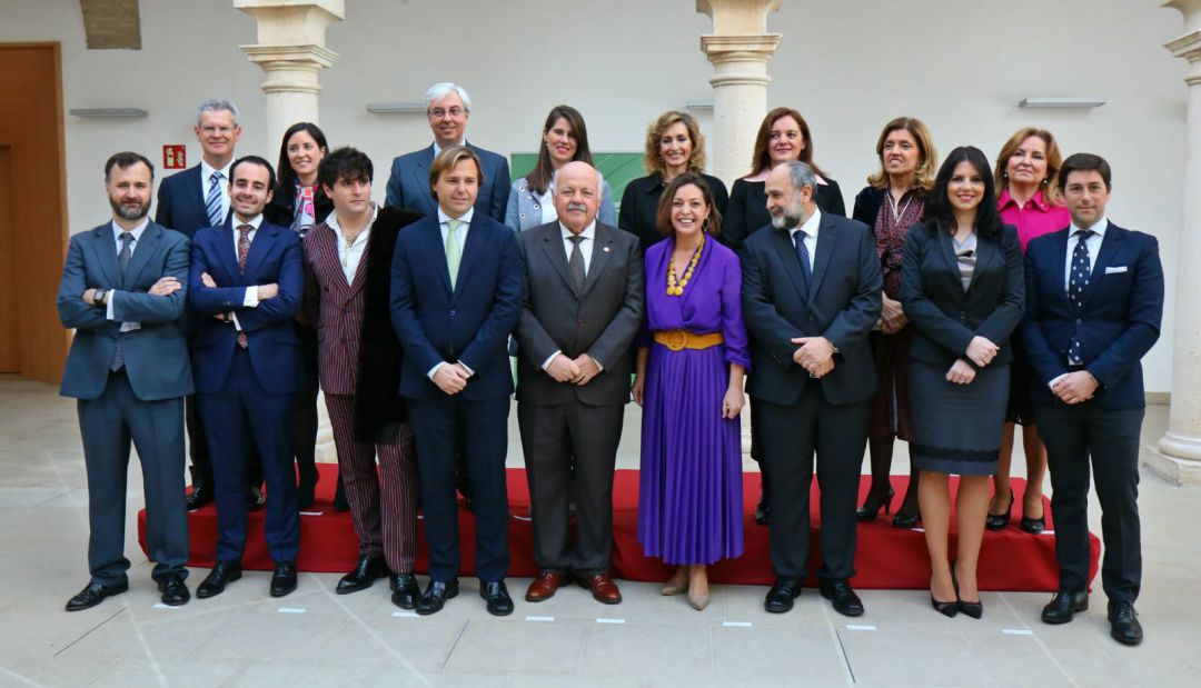 Premiados junto al delegado, Antonio Repullo, el consejero, Jesús Aguirre, y la alcaldesa, Isabel Ambrosio. Premiados junto al delegado, Antonio Repullo, el consejero, Jesús Aguirre, y la alcaldesa, Isabel Ambrosio.