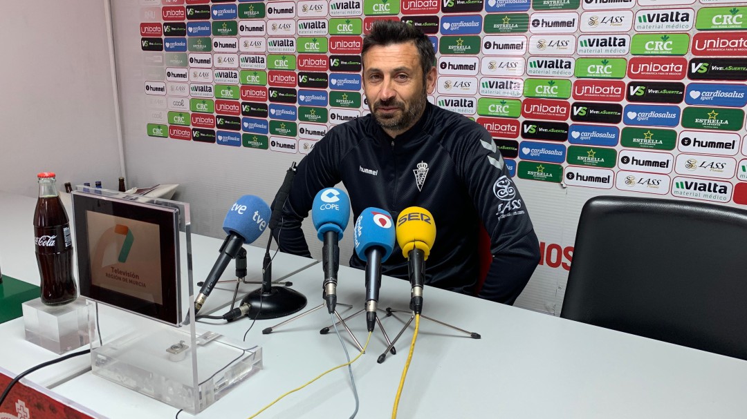 Herrero: Soy entrenador de los jugadores, no de las 8.000 personas del campo