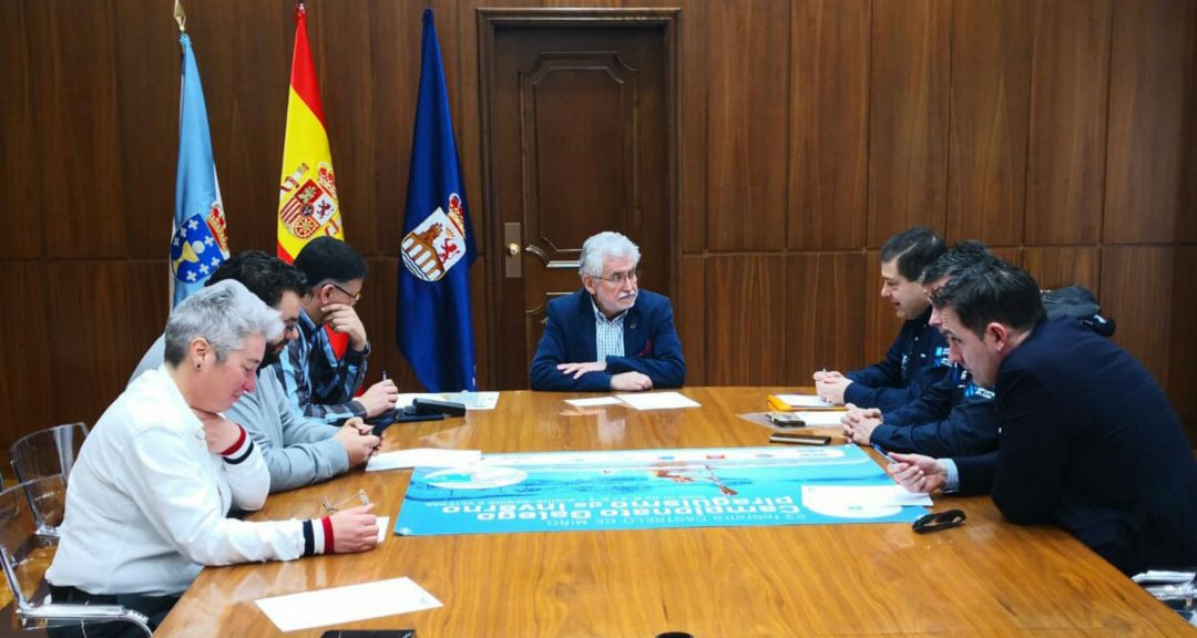 Reunión en la sala de juntas de la Diputación Provincial de Ourense, con la institución provincial, Xunta de Galicia, FEGAPI y Ayuntamiento de Castrelo de Miño. Reunión en la sala de juntas de la Diputación Provincial de Ourense, con la institución provincial, Xunta de Galicia, FEGAPI y Ayuntamiento de Castrelo de Miño.