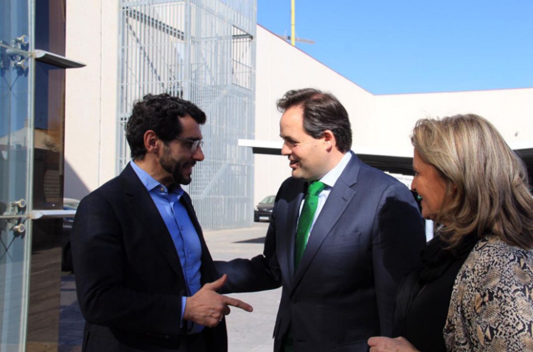 El consejero delegado recibe a los políticos Paco Núñez y María Jesús Bonilla. El consejero delegado recibe a los políticos Paco Núñez y María Jesús Bonilla.