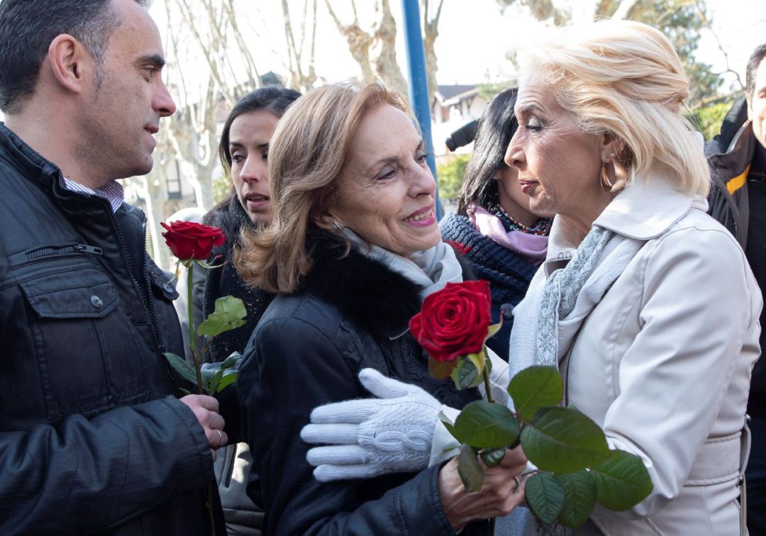 Rosas y recuerdo, en el aniversario del asesinato de Buesa y Jorge Díez