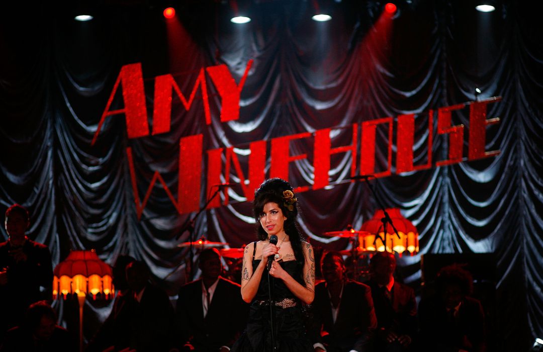 Amy Winehouse durante la gala de los Grammy de 2010 Amy Winehouse durante la gala de los Grammy de 2010