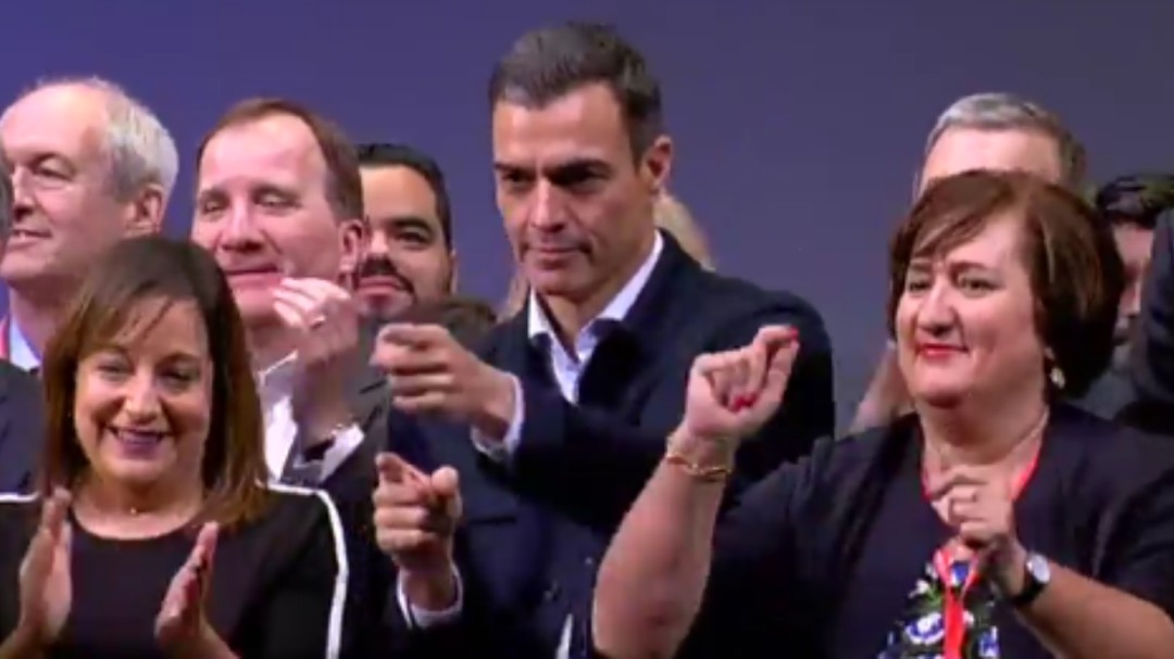 Pedro Sánchez se arranca a bailar al más puro estilo Iceta