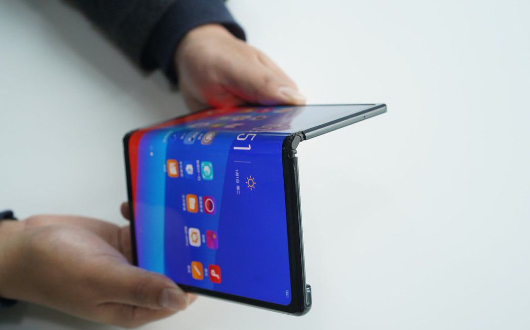 Oppo presenta su primer teléfono móvil con pantalla plegable. Oppo presenta su primer teléfono móvil con pantalla plegable.