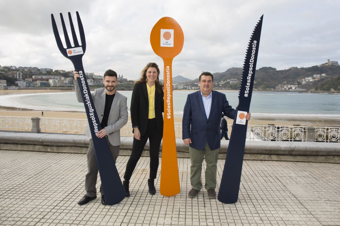 Además de la presentación de esta noche en San Sebastián, Euskadi va a acoger a la Guía Repsol durante dos años más. Además de la presentación de esta noche en San Sebastián, Euskadi va a acoger a la Guía Repsol durante dos años más.