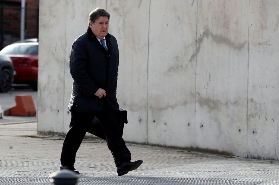 El exvicepresidente de Bankia y presidente de Bancaja, José Luis Olivas, a la llegada al juicio por la salida a Bolsa de Bankia que se ha reanudado hoy El exvicepresidente de Bankia y presidente de Bancaja, José Luis Olivas, a la llegada al juicio por la salida a Bolsa de Bankia que se ha reanudado hoy