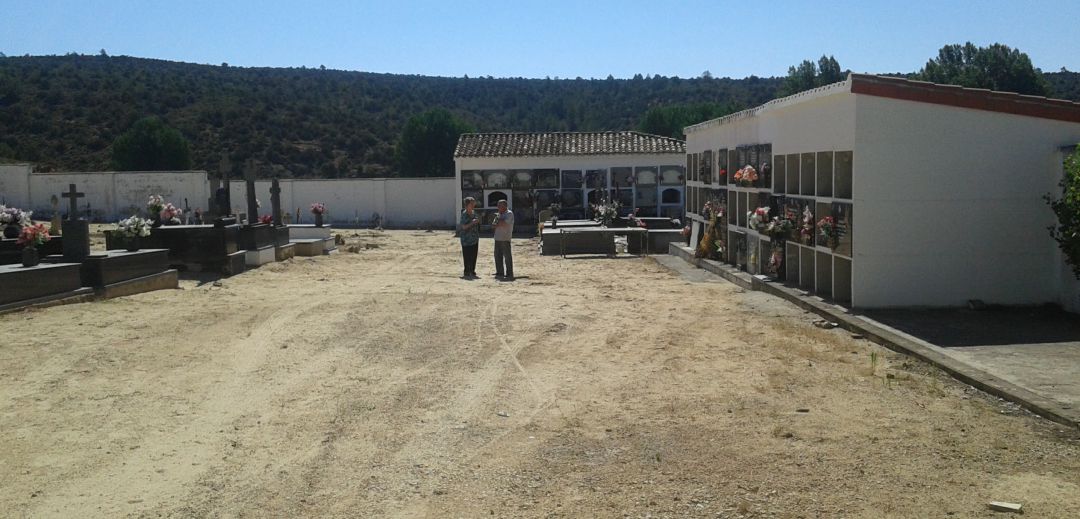 Cementerio de Pajaroncillo (Cuenca), donde está la fosa común de los soldados de El Cañizar. Cementerio de Pajaroncillo (Cuenca), donde está la fosa común de los soldados de El Cañizar.