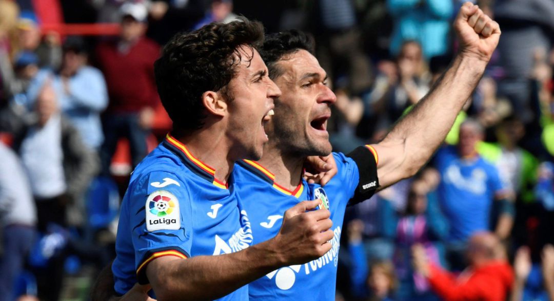 El delantero del Getafe F.C. Jaime Mata (i) celebra con Jorge Molina su gol ante el Rayo Vallecano durante el partido de la vigésima quinta jornada de Liga de Primera División disputado este sábado en el Coliseum Alfonso Pérez de Getafe. El delantero del Getafe F.C. Jaime Mata (i) celebra con Jorge Molina su gol ante el Rayo Vallecano durante el partido de la vigésima quinta jornada de Liga de Primera División disputado este sábado en el Coliseum Alfonso Pérez de Getafe.