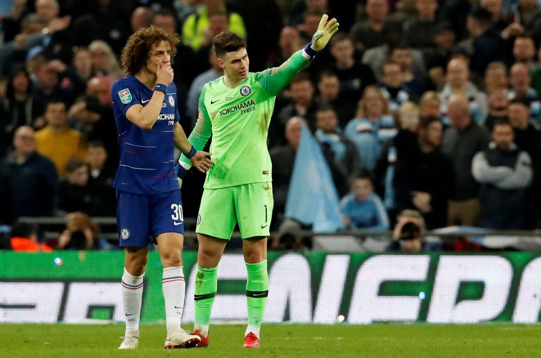 Kepa desobedece las instrucciones de Sarri durante la final de la Carabao Cup. Kepa desobedece las instrucciones de Sarri durante la final de la Carabao Cup.