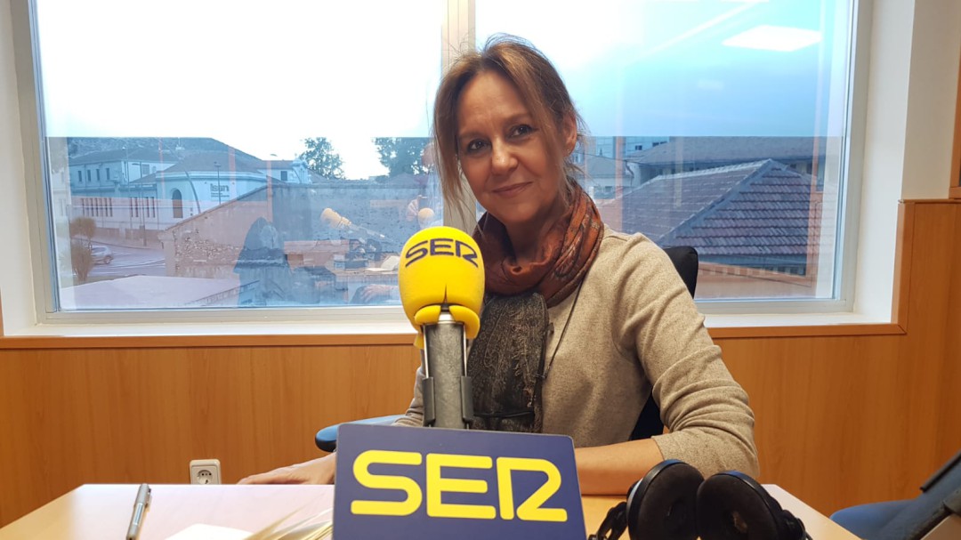 María Dueñas: "Las series no deben perder el alma de las novelas"