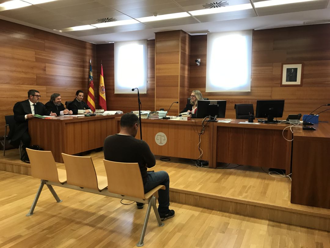 Momentos antes del inicio del juicio de los censos supuestamente manipulados de Cabanes Momentos antes del inicio del juicio de los censos supuestamente manipulados de Cabanes