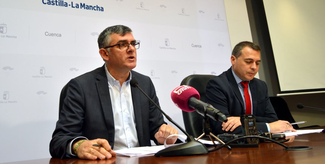 Ángel Tomás Godoy (i) junto al director provincial de Economía, Óscar Martínez Ángel Tomás Godoy (i) junto al director provincial de Economía, Óscar Martínez
