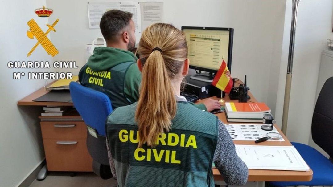 La Guardia Civil investiga a seis menores por difundir pornografía infantil La Guardia Civil investiga a seis menores por difundir pornografía infantil