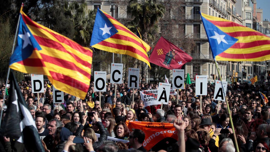 Manifestación en la plaza de la Universitat de Barcelona el 21 de febrero Manifestación en la plaza de la Universitat de Barcelona el 21 de febrero