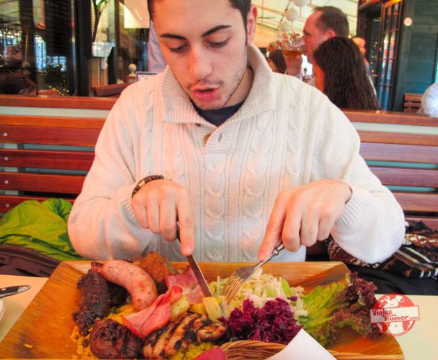 Al humor también hay que alimentarlo. Al humor también hay que alimentarlo.