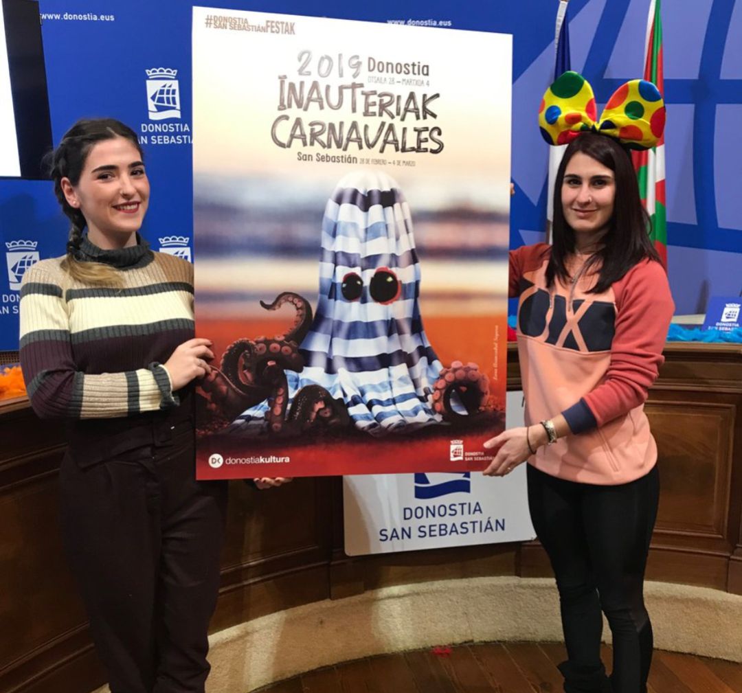 Maider López,Dios Momo del carnaval donostiarra junto con Lara Aranzabal, autora del cartel Maider López,Dios Momo del carnaval donostiarra junto con Lara Aranzabal, autora del cartel