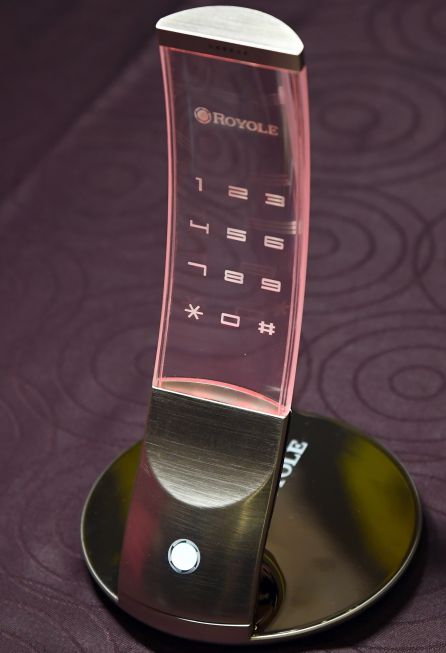 Así es el teléfono trasparente de Royole. Así es el teléfono trasparente de Royole.