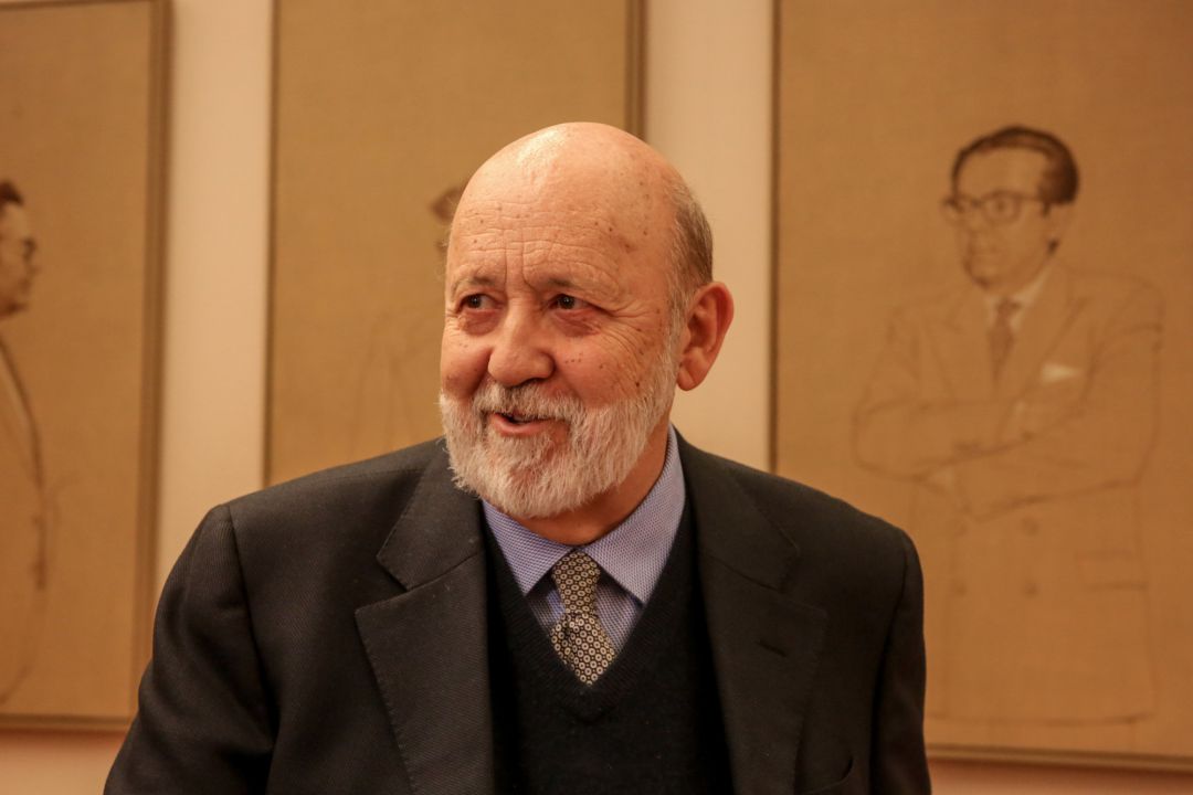 El presidente del Centro de Investigaciones Sociológicas, José Félix Tezanos, en su primera comparecencia en el Congreso al llegar al CIS.
El presidente del Centro de Investigaciones Sociológicas, José Félix Tezanos, en su primera comparecencia en el Congreso al llegar al CIS.