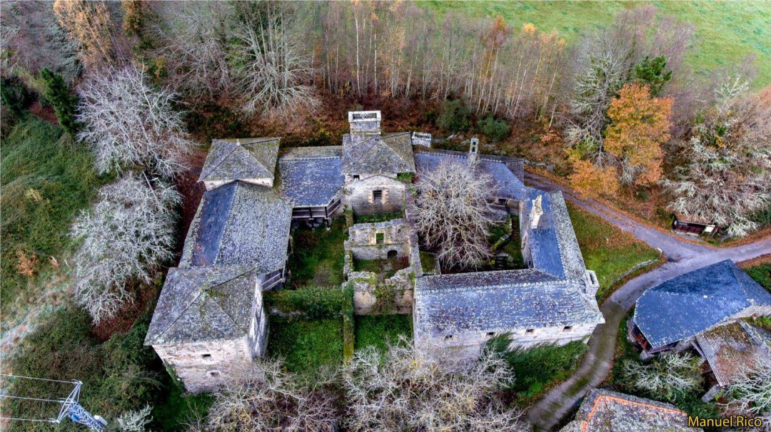 El Palacio de Mon, en San Martín de Oscos, a vista de Pájaro El Palacio de Mon, en San Martín de Oscos, a vista de Pájaro