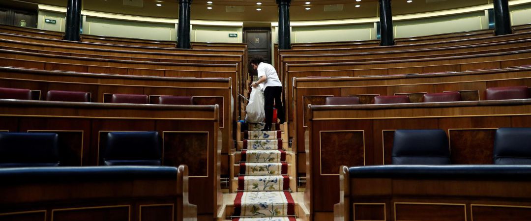 Vista del hemiciclo vacío tras la última sesión del Congreso antes de que la Diputación Permanente asuma las funciones del pleno Vista del hemiciclo vacío tras la última sesión del Congreso antes de que la Diputación Permanente asuma las funciones del pleno