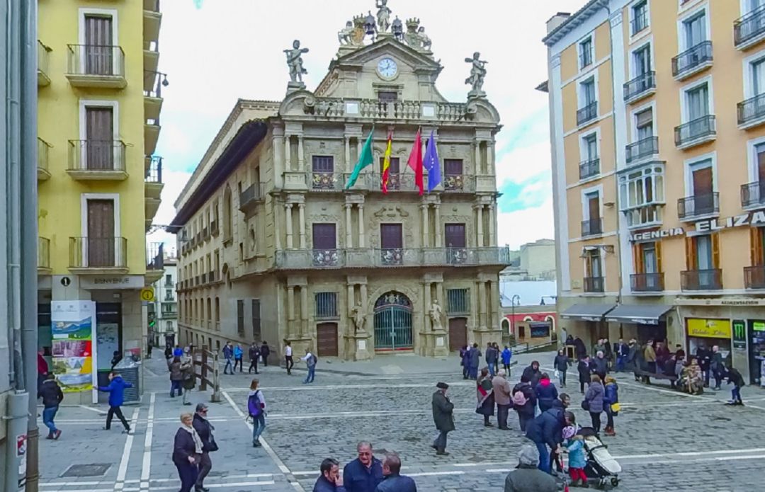 Vista de la plaza del Ayuntamiento de Pamplona Vista de la plaza del Ayuntamiento de Pamplona