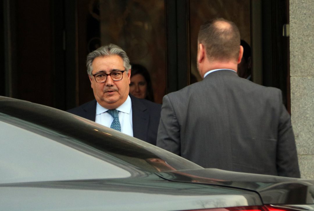 El exministro del Interior, Juan Ignacio Zoido, en la salida del Supremo El exministro del Interior, Juan Ignacio Zoido, en la salida del Supremo
