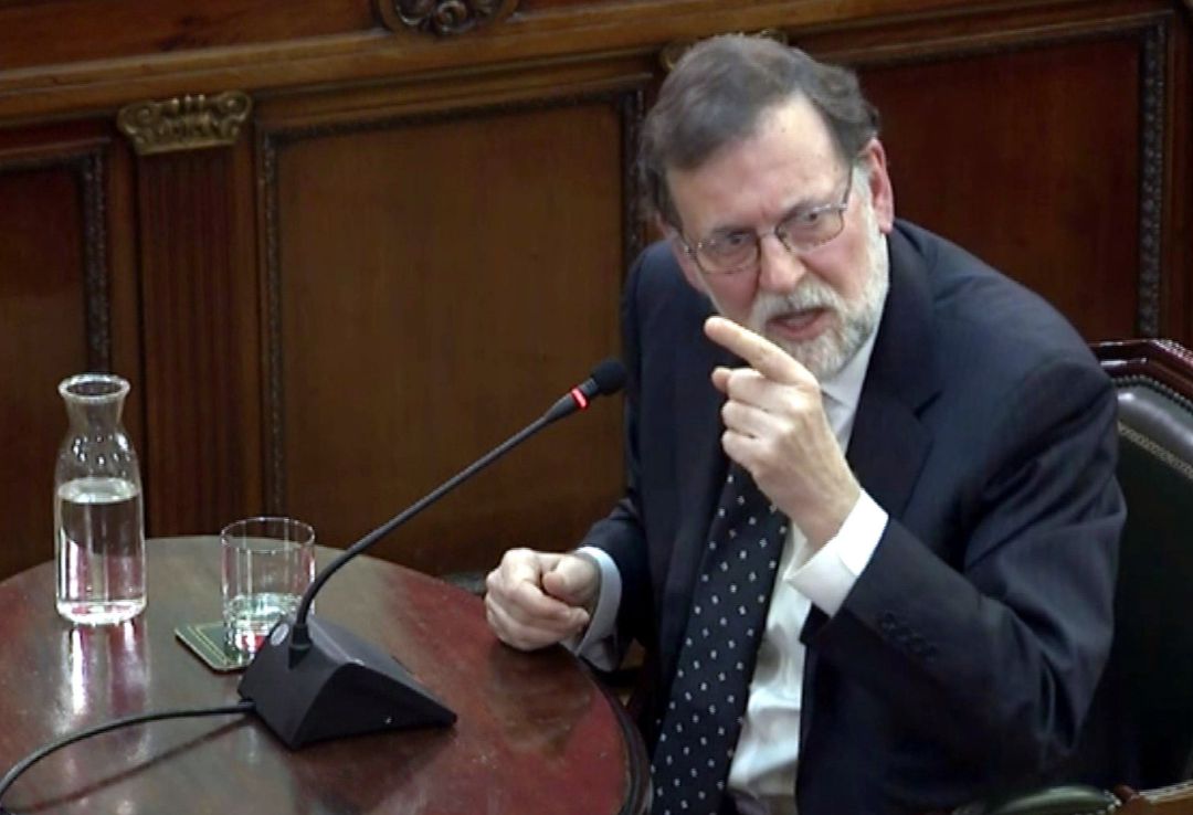 Pla curt, extret de senyal institucional, de l'expresident espanyol Mariano Rajoy responent com a testimoni a les defenses en el judici al Suprem, el 27-2-19 (horitzontal). Pla curt, extret de senyal institucional, de l'expresident espanyol Mariano Rajoy responent com a testimoni a les defenses en el judici al Suprem, el 27-2-19 (horitzontal).