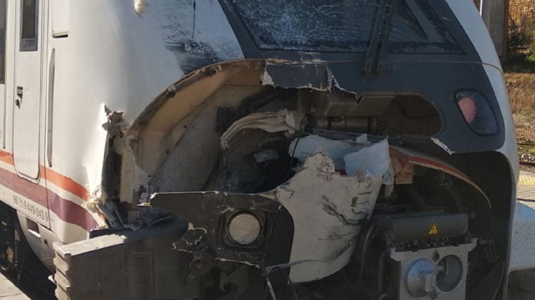 Siete heridos en el choque del tren que une Sevilla y Jaén