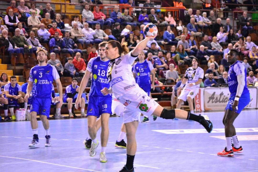 Mario López participó del festival goleador del Ademar Mario López participó del festival goleador del Ademar
