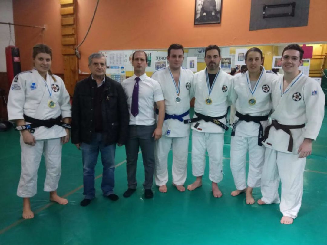 El equipo del Marbel de Jiu Jitsu, logró 3 medallas de Oro y 2 Plata, en el campeonato gallego de lucha. El equipo del Marbel de Jiu Jitsu, logró 3 medallas de Oro y 2 Plata, en el campeonato gallego de lucha.