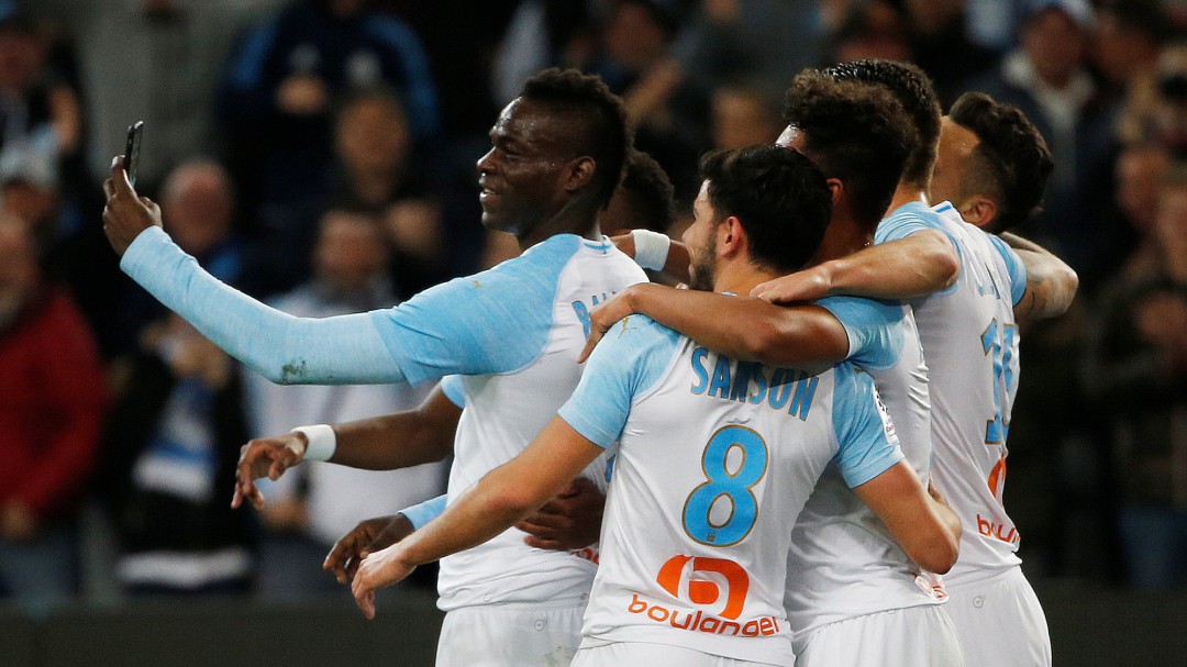 Balotelli, primer jugador en marcar un gol y hacer un storie de Instagram durante la celebración