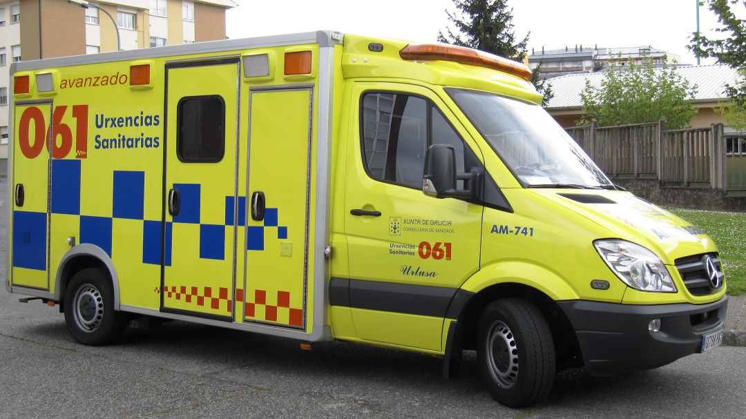 Herido un hombre en Carballo tras caer con su tractor por un terraplén
